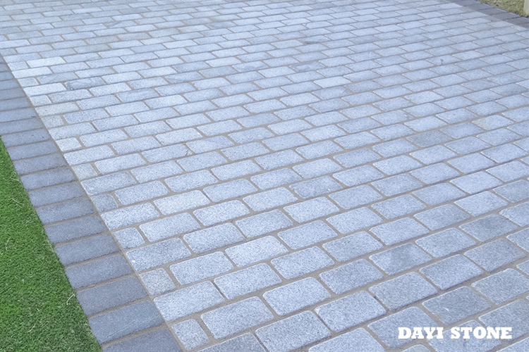 Natural Stone Cobbles Light Grey Granite G603-10 Top flamed others sawn and Tumbled 20x10x5cm - Dayi Stone